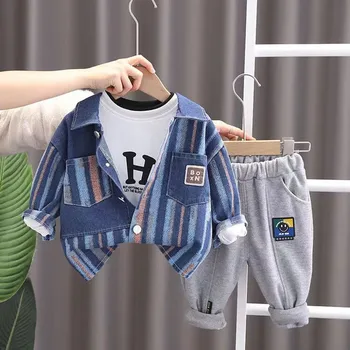 Костюм для мальчиков Весна-осень 2023, Новый стиль, детская модная джинсовая рубашка Fried Street, Детский весенний комплект из трех предметов