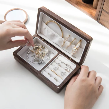 Коробка для хранения ювелирных изделий из массива дерева, высококачественное Изысканное ожерелье, Отделочная коробка для браслетов, Портативные простые маленькие украшения Из орехового дерева