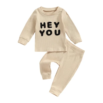 Милый вязаный осенний наряд для новорожденных, очаровательный комплект из свитера и брюк с длинными рукавами и буквенным принтом - идеальная зимняя одежда